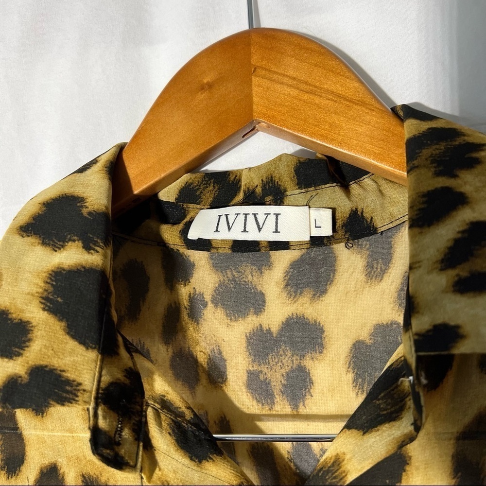 IVIVI Cheetah Print Button-Up size Large - Picture 2 of 3